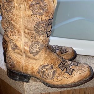 Women’s Corral Cowboy Boots 8 Square Toe Hand Tooled Crosses And Roses
